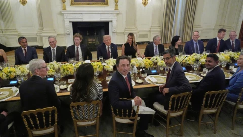 Musk vắng mặt trong bữa tiệc tỷ phú công nghệ của Trump nhưng mối quan hệ lại có biến chuyển ngược chiều