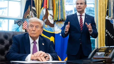 Trump đổi tên Lầu Năm Góc thành ‘Bộ Chiến Tranh’, cựu đại sứ Hoa Kỳ tại Trung Quốc lo ngại "Đó chính xác là điều Trung Quốc muốn"