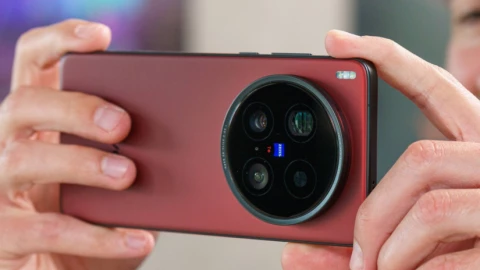 Smartphone đầu tiên trên thế giới trang bị 2 camera 200MP