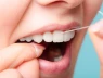 Nên chải răng hay dùng chỉ nha khoa trước? Chuyên gia giải đáp