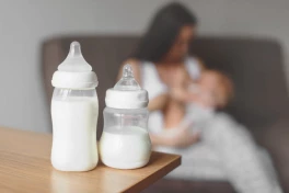 Sữa mẹ thay đổi theo giờ: Bí mật giúp bé ngủ ngon hơn