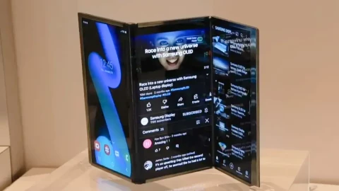Cuộc chiến điện thoại gập ba: Samsung chính thức "thách đấu" Huawei