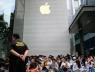 Hết cảnh xếp người Việt xếp hàng nửa đêm, sang Sing, sang Thái "săn" iPhone