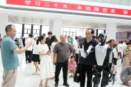 Trung Quốc và Mỹ rẽ lối khác nhau trên con đường chạy đua AI