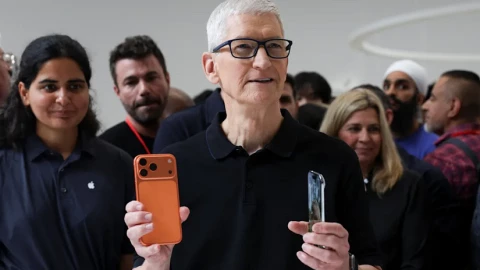 CEO 1 nhà mạng lớn ở Mỹ kết luận chua chát: iPhone hết thời rồi! Đừng mơ mộng siêu chu kỳ nữa!