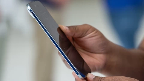 Apple rung hồi chuông báo tử cho khe cắm SIM