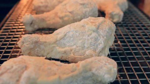 Cách làm bột mì tự nở làm vỏ gà rán giòn như gà KFC