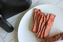 Cách làm steak nhanh chóng bằng nồi chiên không dầu!