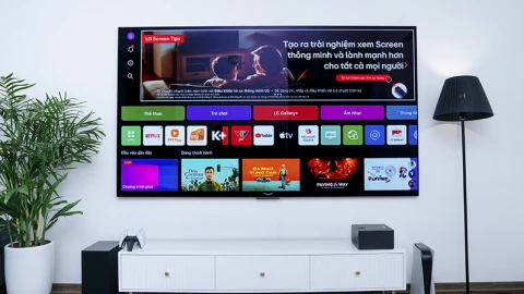 Trên tay TV OLED không dây khổng lồ nhắm đến các "đại gia" ở Việt Nam