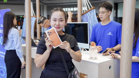 ShopDunk giao 3.000 iPhone 17 trong 1 giờ mở bán, chỉ có iPhone 17 Pro Max khan hàng