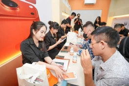 Minh Tuấn Mobile dự kiến giao 1.000 chiếc iPhone 17 trong ngày đẩu mở bán, iPhone 17 Pro Max Cam Vũ Trụ hút khách nhất, GenZ chuộng iPhone Air