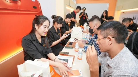 Minh Tuấn Mobile dự kiến giao 1.000 chiếc iPhone 17 trong ngày đẩu mở bán, iPhone 17 Pro Max Cam Vũ Trụ hút khách nhất, GenZ chuộng iPhone Air