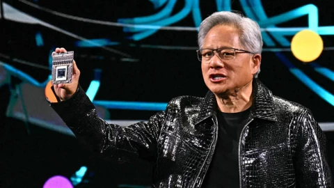 Trung Quốc muốn từ bỏ chip Ai Nivdia, CEO Jensen Huang nói gì?