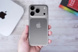 Loại bỏ khay SIM, Apple đã làm gì với không gian thừa bên trong iPhone 17 Pro?