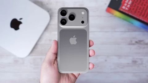 Loại bỏ khay SIM, Apple đã làm gì với không gian thừa bên trong iPhone 17 Pro?
