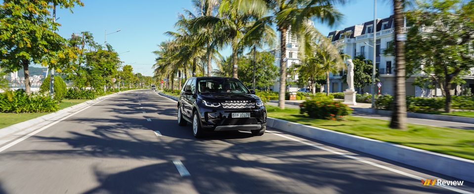 Trải nghiệm Land Rover Discovery Sport: Đắt xắt ra miếng