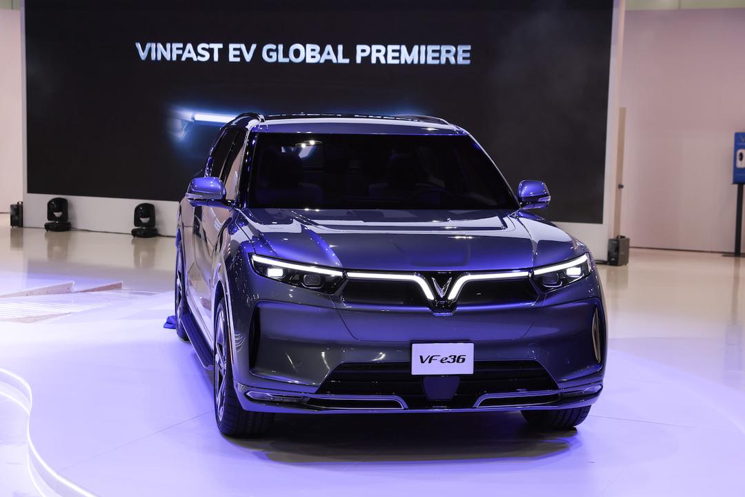 Ngó nhanh xe ô tô điện VinFast VF e36 mới ra mắt: Hai phiên bản, di chuyển tối đa lên đến 680 km 