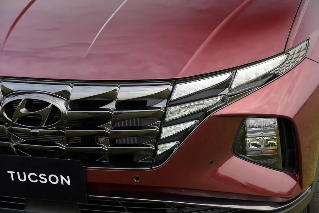 Hyundai Tucson 2022 giá từ 825 triệu đồng: Ngoại hình mới, nâng cấp tiện nghi