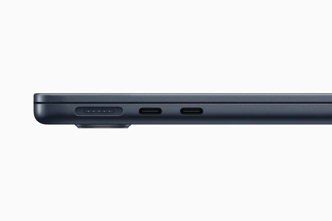 Macbook Air M2 ra mắt: Giá 1,099 USD, thêm cổng MagSafe và không có quạt
