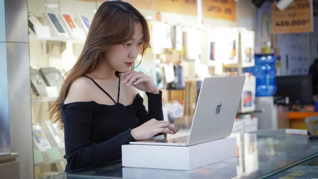 MacBook Air M2 bắt đầu về Việt Nam, giá từ 33,9 triệu đồng
