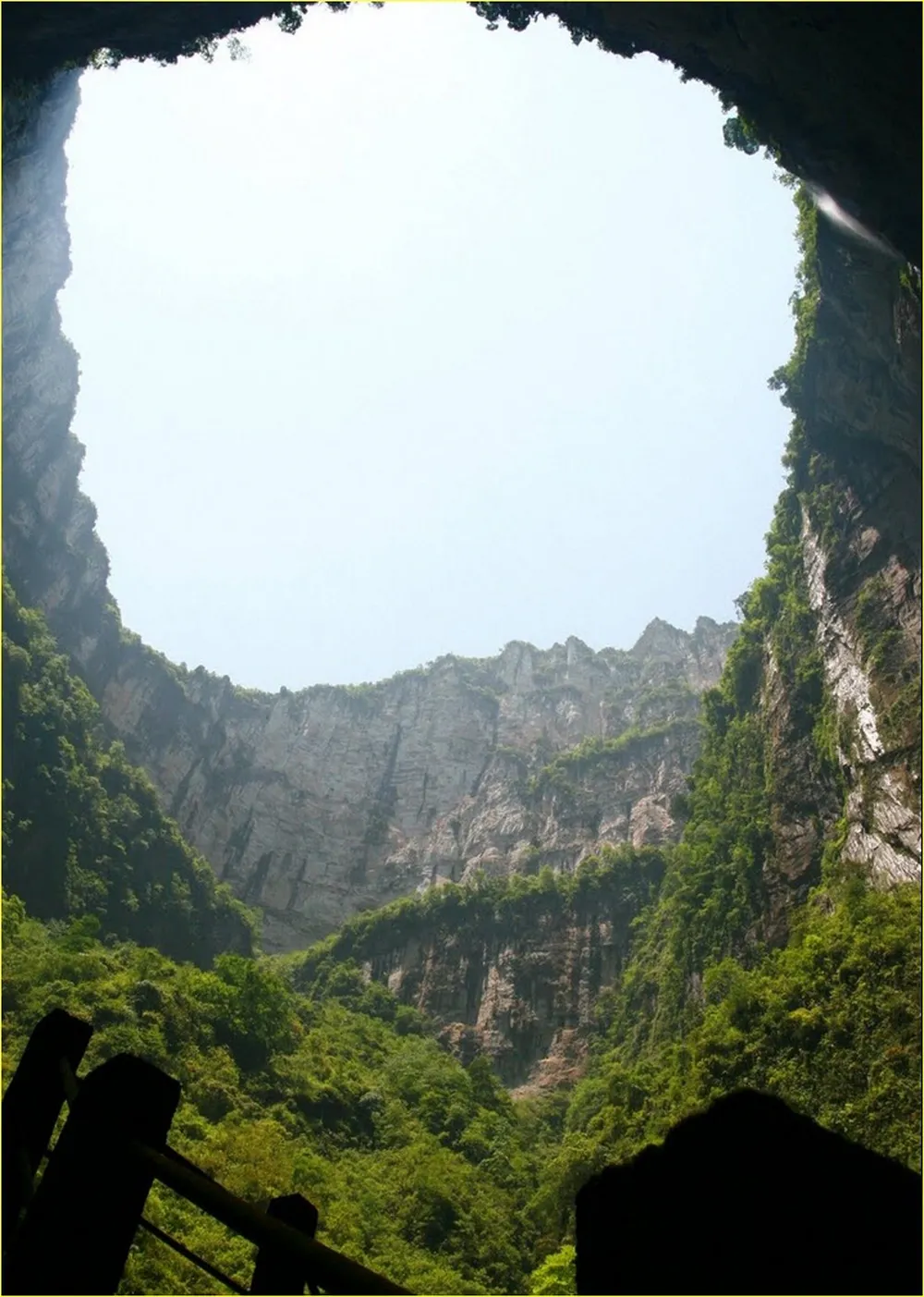 Bí ẩn hố thiên đường sâu nhất thế giới ở Trung Quốc