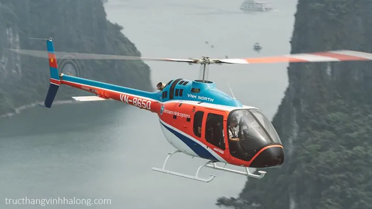 Máy bay trực thăng chở khách thăm quan Vịnh Hạ Long bị rơi, khiến 5 người gặp nạn