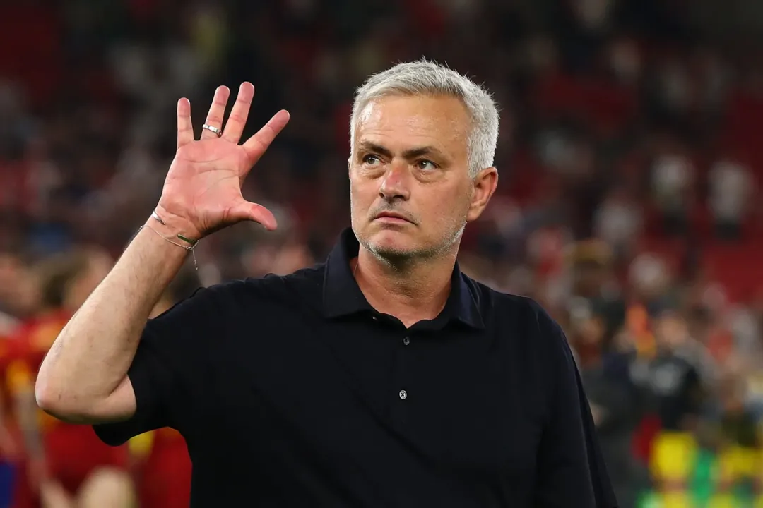 HLV Mourinho sở hữu mức lương siêu khủng khi sang đội bóng này!