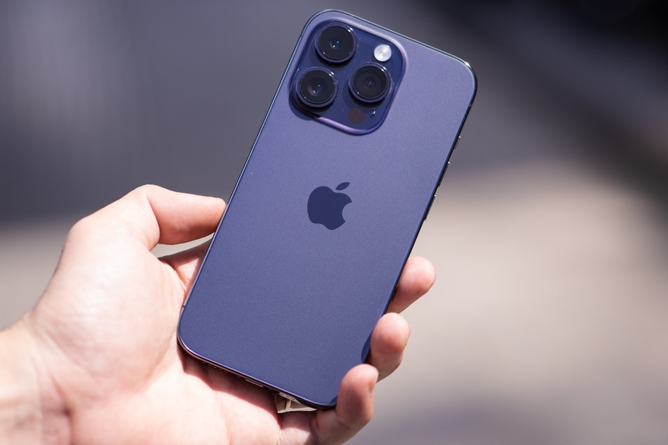 [Deal chớp nhoáng] iPhone 14 Pro chính hãng chỉ còn hơn 23 triệu, giá này không mua thì mua giá nào?