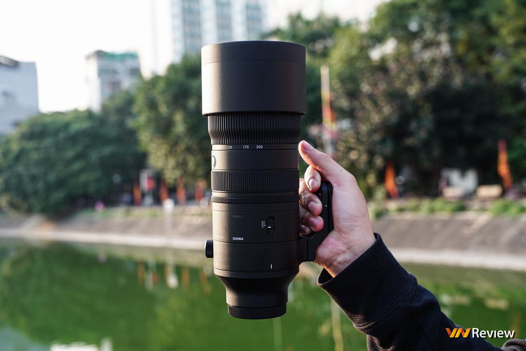 Trên tay nhanh phiên bản thương mại ống kính Sigma 70-200mm F2.8 DG DN OS Sports cho Sony: Mức giá tốt, nhưng nhiều điểm cần cải thiện