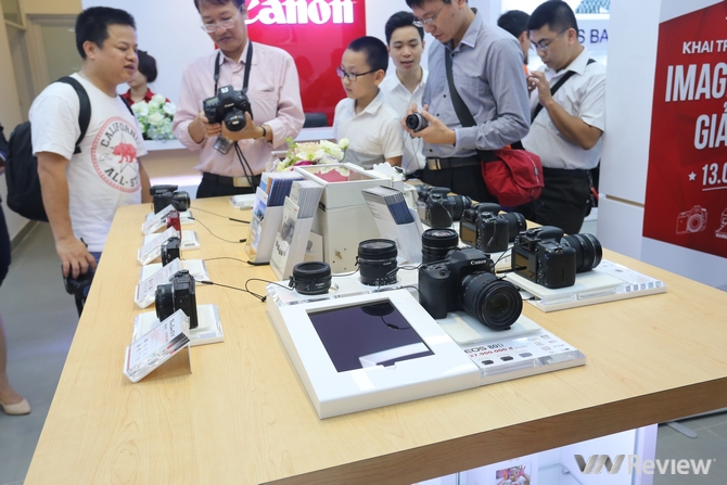 Canon cam kết đưa mức giá niêm yết hợp lí nhất cho thị trường Việt Nam sau khi thay đổi nhà phân phối máy ảnh