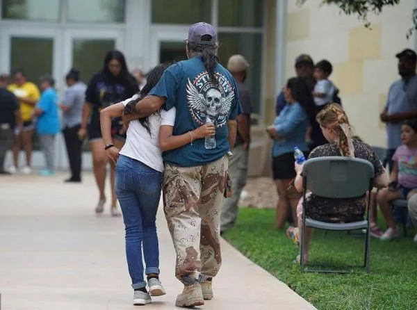 Tình tiết của vụ xả súng ở Texas được tiết lộ: kẻ xả súng nhốt mình trong lớp học và bắn những đứa trẻ không còn đường thoát 