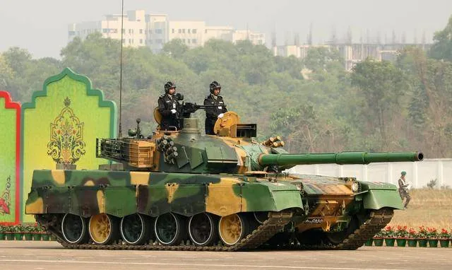 Nước này mua xe tăng Trung Quốc, nhưng khi hết diễu binh muốn trả lại và yêu cầu bồi thường