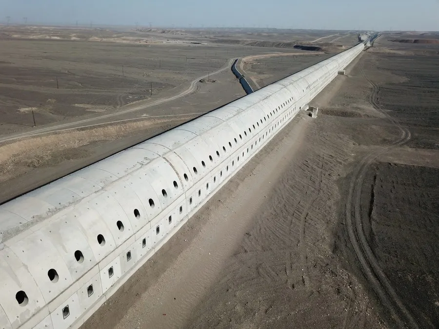 Cách Trung Quốc làm đường sắt chống chọi bão cát, gió liên tục dịch chuyển