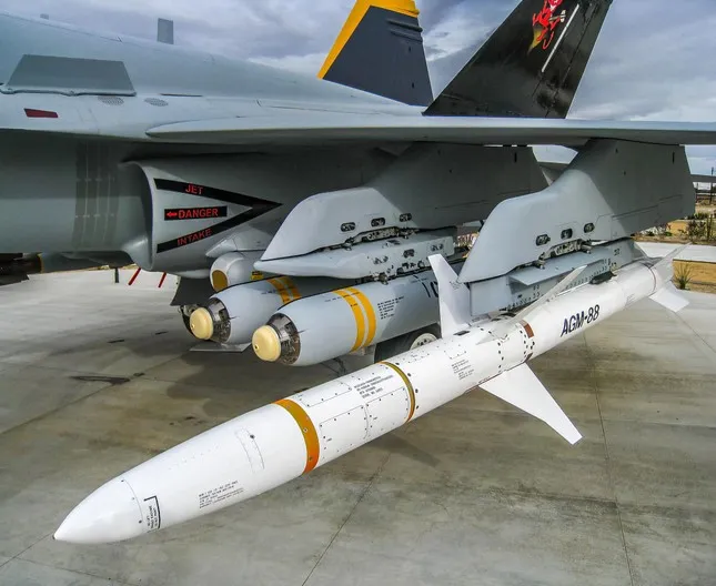 Tại sao tên lửa HARM của Mỹ lại trở thành cơn ác mộng đối với radar Nga?