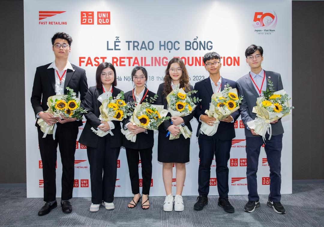 Quỹ Fast Retailing trao tặng 6 suất học bổng bậc cử nhân cho du học sinh Việt Nam