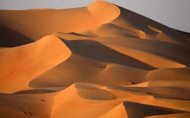 thumbnail - Có rất ít cát để xây dựng, tại sao con người không lấy cát sa mạc để xây nhà?