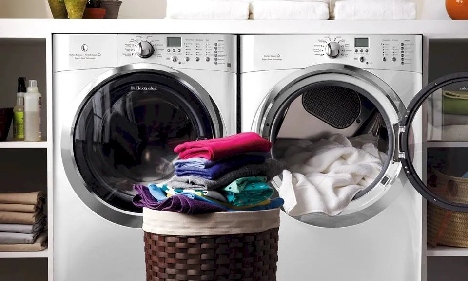 Mua tủ sấy hay máy sấy quần áo vào mùa nồm ẩm?