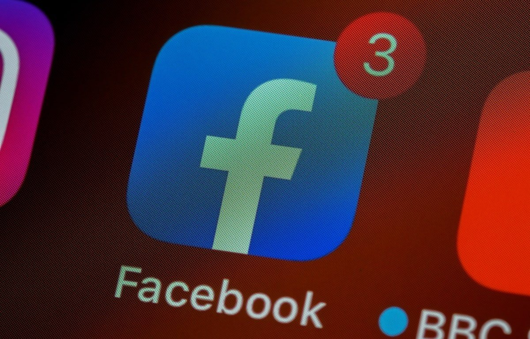 Apple từng muốn cấm cửa Facebook trên iOS