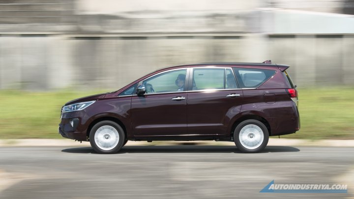 Trải nghiệm Toyota Innova 2.8 V 6AT (2021): Ít thay đổi, thiết kế bảo thủ