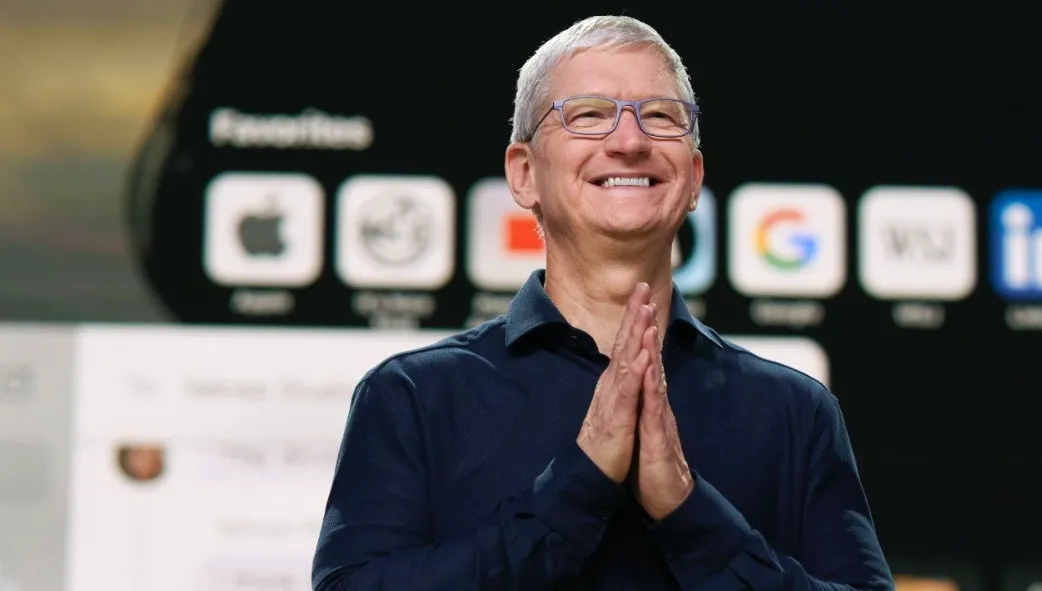 Thu nhập của Tim Cook năm 2021 bằng cỡ binh đoàn của Apple cộng lại