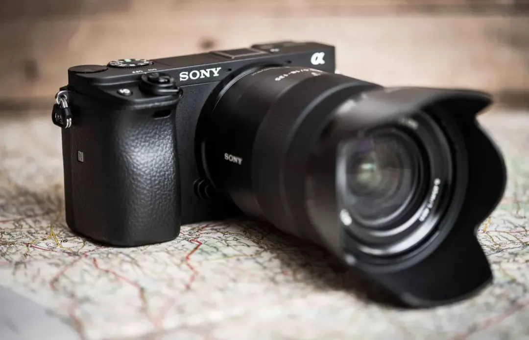 Canon và Sony thống trị bảng xếp hạng máy ảnh bán chạy nhất năm 2021 tại Nhật Bản