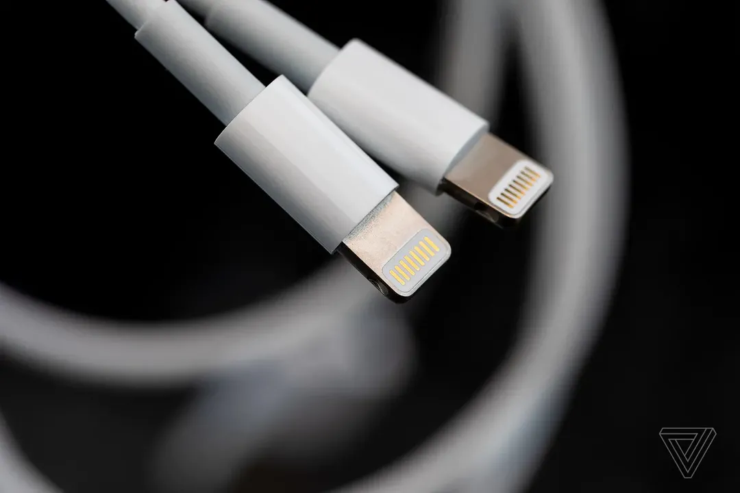 thumbnail - “Ngậm đắng nuốt cay”, Apple đành bỏ cổng Lightning và chuyển sang USB-C cho iPhone từ năm 2023