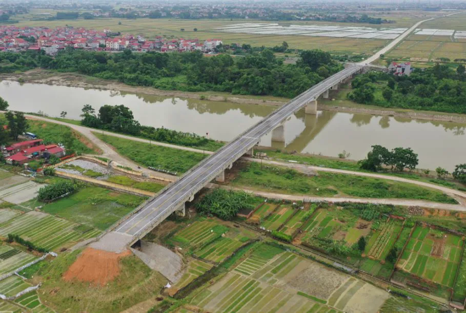 thumbnail - Cầu Xuân Cẩm, cây cầu vô duyên 'nhất quả đất': Làm xầu xong không có đường đi