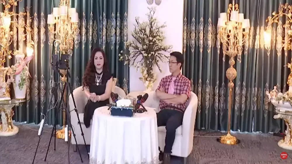 Vụ bà Phương Hằng mới nhất: Các "cố vấn" pháp lý trong các buổi livestream của bà Hằng có vai trò gì?