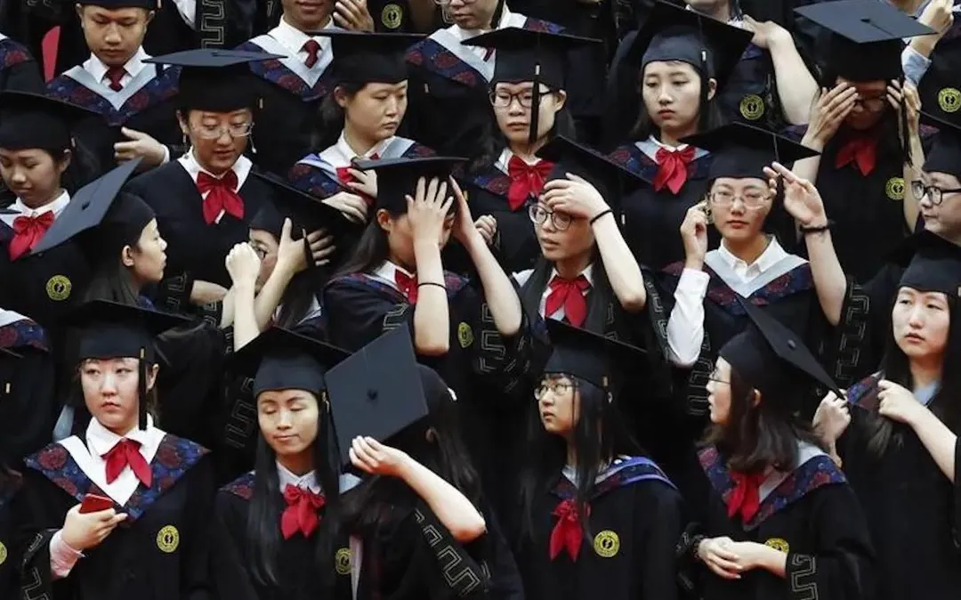 Tốt nghiệp rồi thất nghiệp, giới trẻ Trung Quốc lo tương lai đen tối như “tiền đồ chị Dậu”