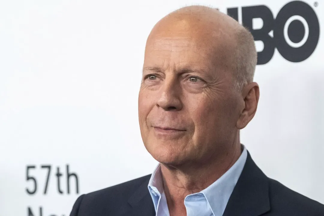 Bruce Willis bán khuôn mặt mình cho công ty deepfake - sự thật là gì?