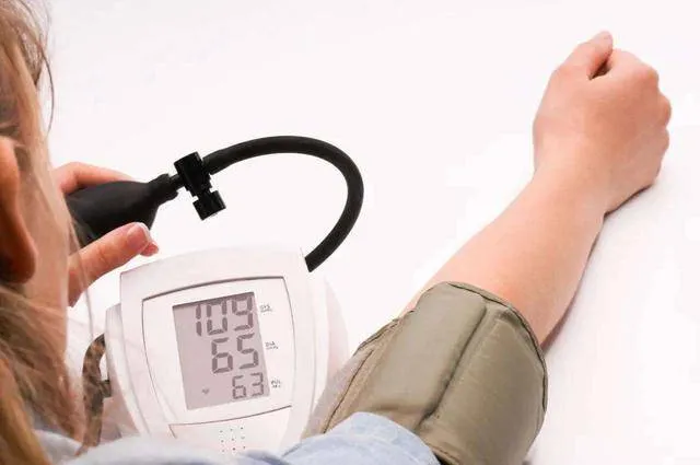 Tiêu chuẩn huyết áp mới đã được công bố, không còn là 120/80, bạn có thể muốn kiểm tra huyết áp bản thân