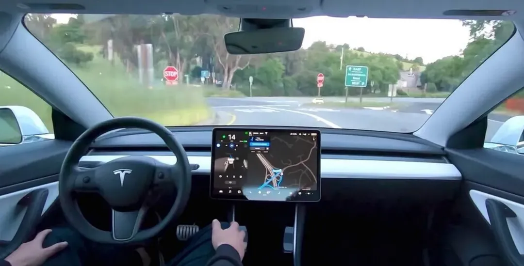 Cựu kĩ sư tố Tesla đã dàn dựng video demo tính năng xe tự lái Autopilot