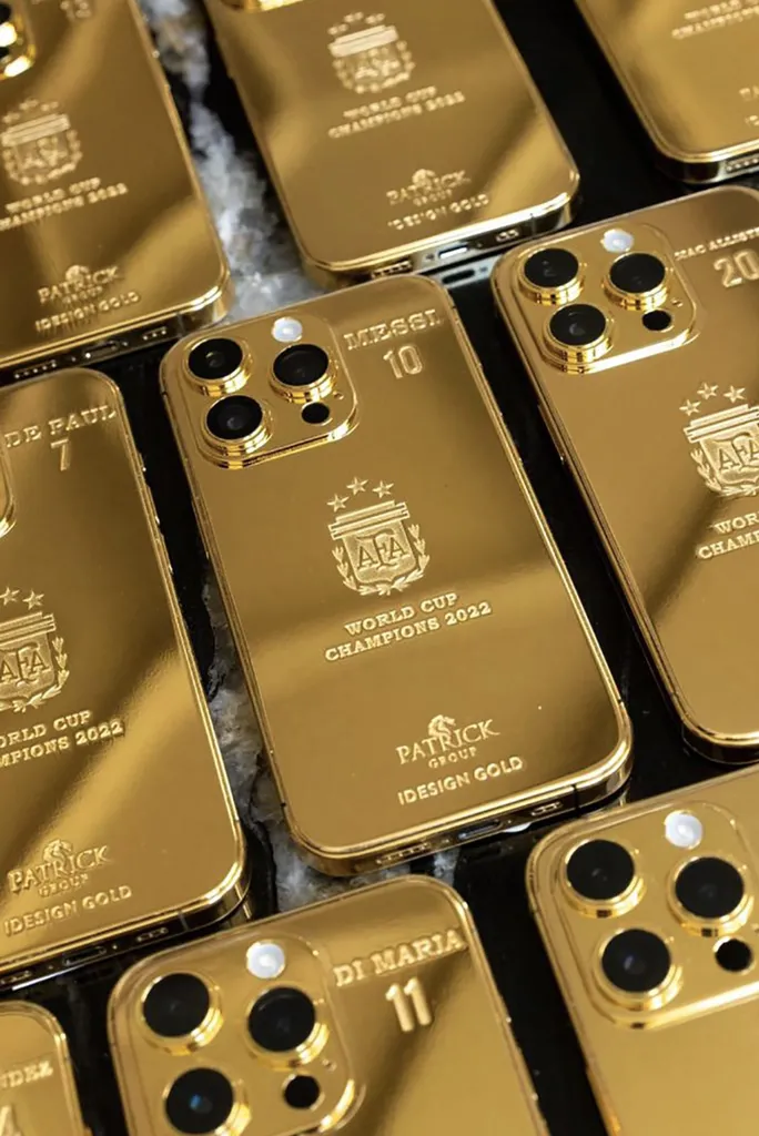 Messi chơi lớn, tặng 35 iPhone mạ vàng 24K cho đồng đội tuyển Argentina