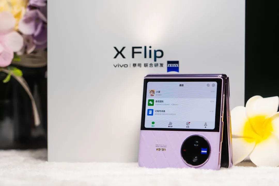 vivo X Flip ra mắt: smartphone gập dọc đầu tiên của vivo, màn hình ngoài siêu to khổng lồ, giá thách thức Oppo Find N2 Flip và Z Flip 4